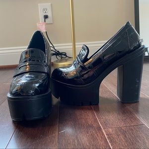 Croc Embossed Chunky Heel.